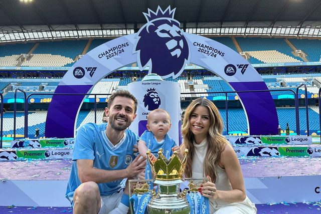 Bernardo Silva posa em família após conquista inédita