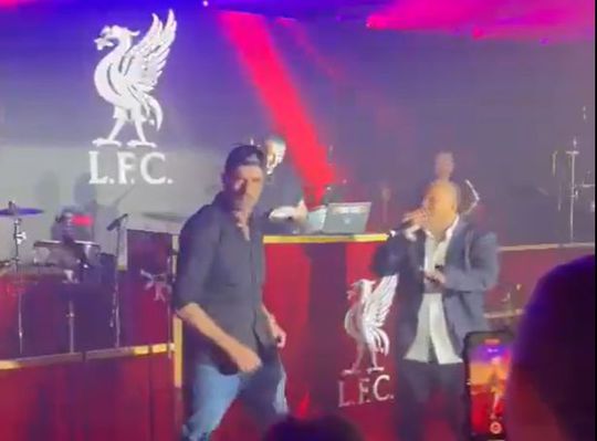 Um homem feliz: Klopp dança na festa de despedida do Liverpool (vídeo)