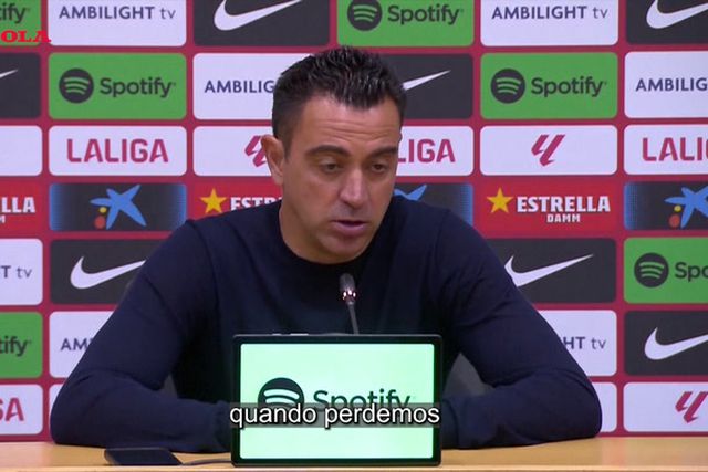 Xavi critica cânticos contra o presidente Laporta