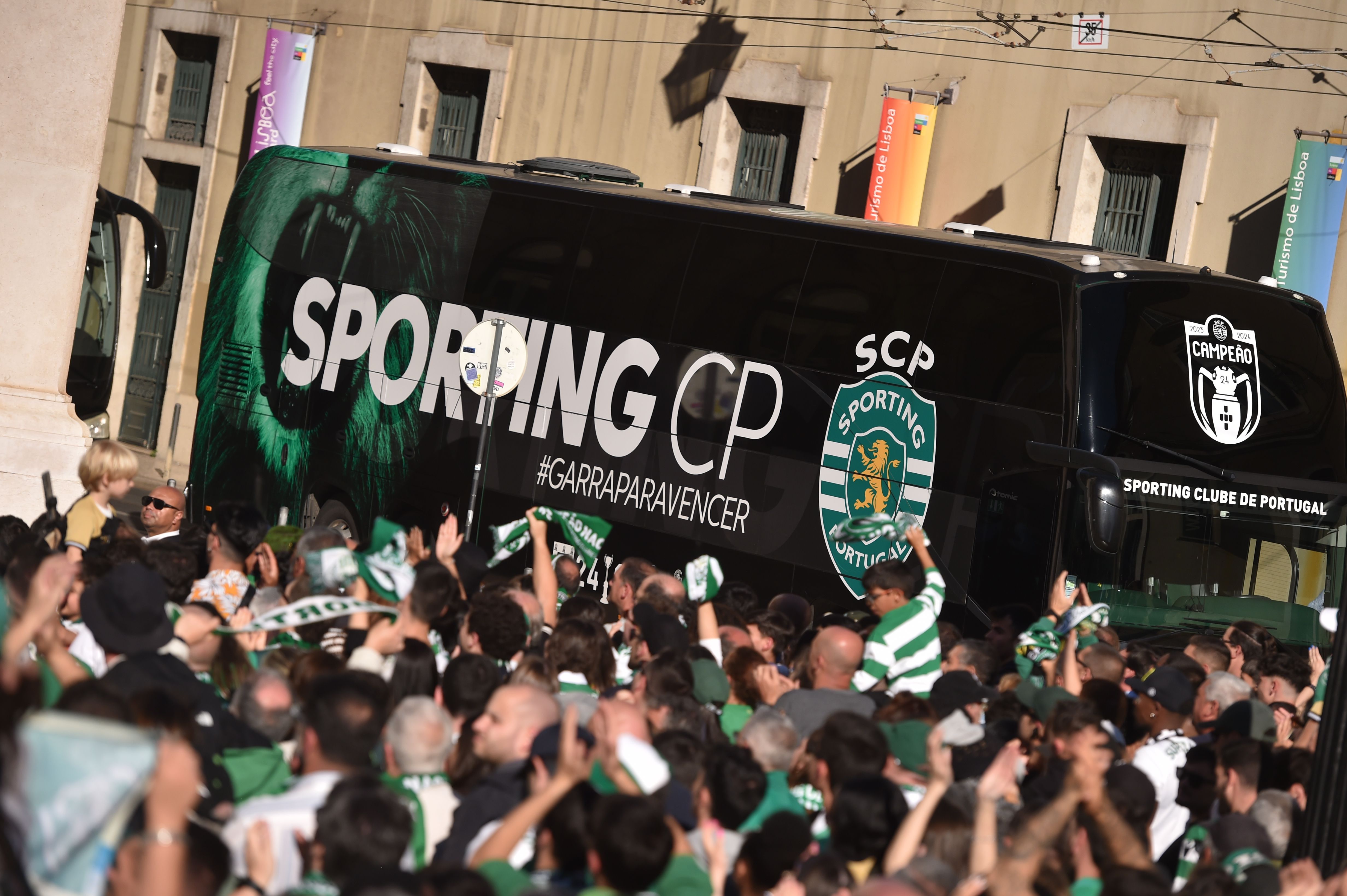 Adeptos do Sporting preparam grande receção à equipa