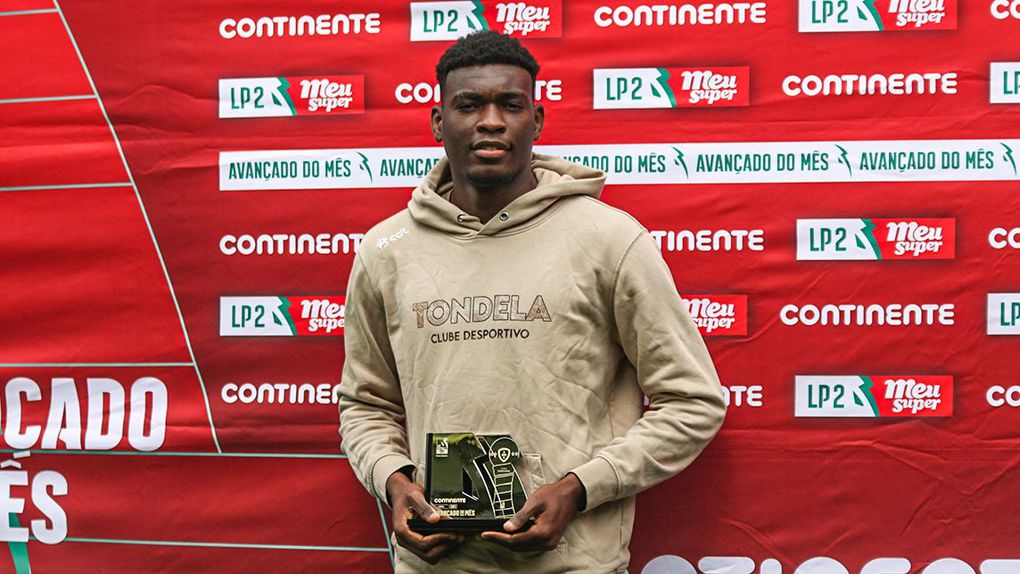 Miro com o prémio Avançado do Mês de abril da Liga 2 (Foto Liga Portugal)