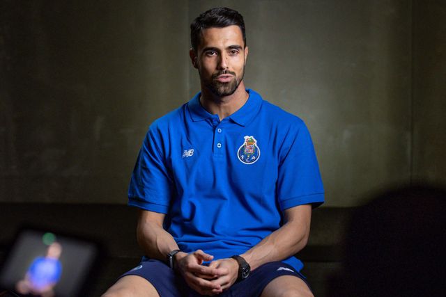 Diogo Costa, guarda-redes e capitão do FC Porto, realça a ambição azul e branca na prova internacional