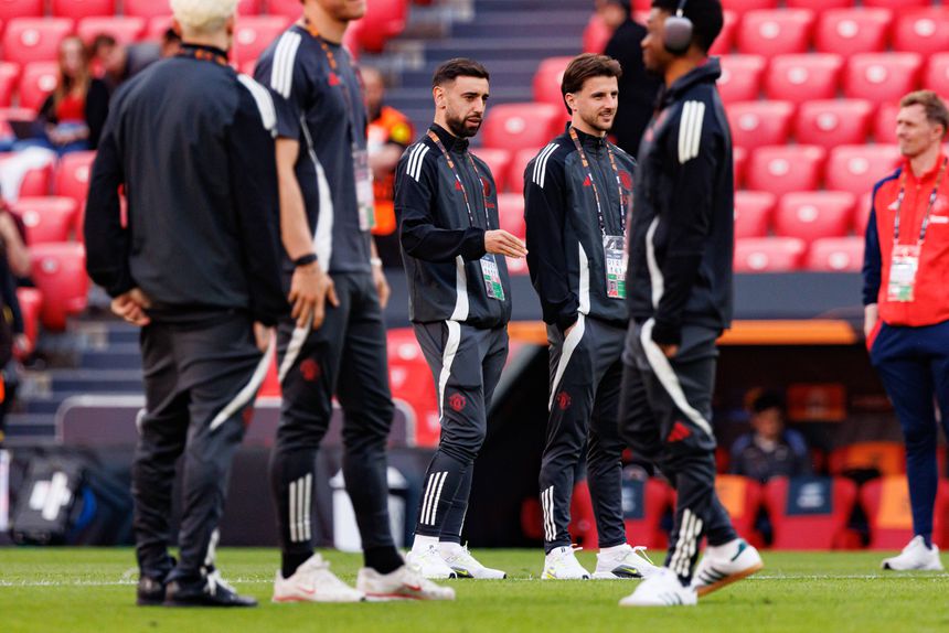 Bruno Fernandes e Mason Mount em San Mamés