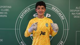 Sporting 'segura' guarda-redes de 14 anos