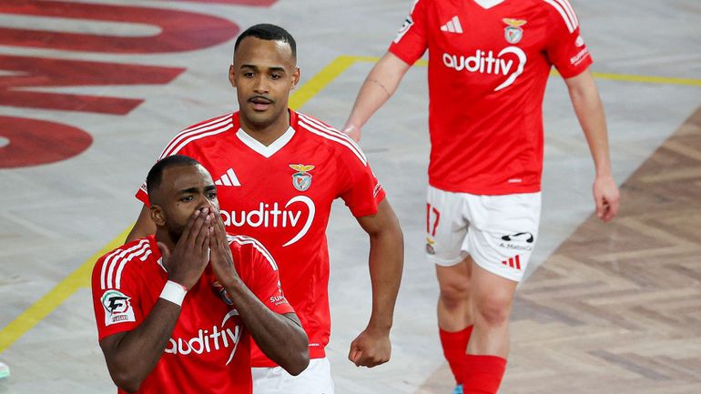 Benfica sentencia presença nas meias-finais com vitória robusta