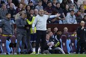 Ange Postecoglou durante jogo com o Aston Villa