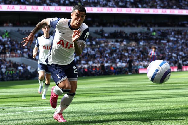 Pedro Porro durante jogo com o Crystal Palace