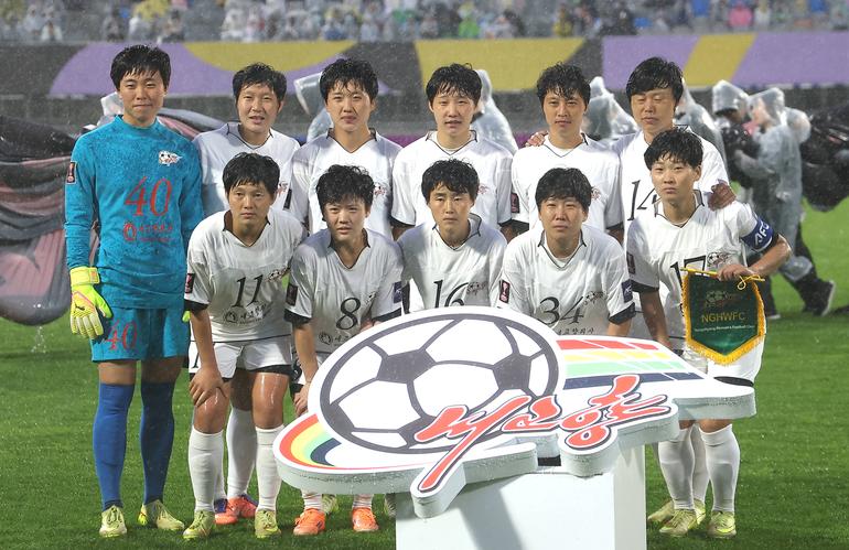 A equipa feminina do Naegohyang Women's, da Coreia do Norte, venceu em casa do Suwon, na Coreia do Sul, por 2-1, esta quarta-feira, num raro encontro desportivo entre os dois países.