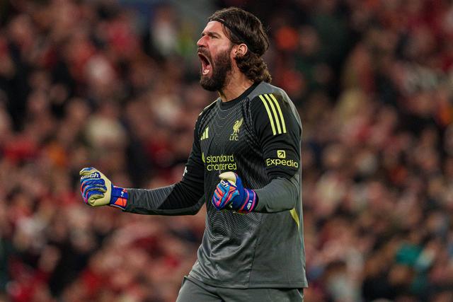 Alisson Becker prepara-se para deixar o Liverpool ao fim de oito épocas