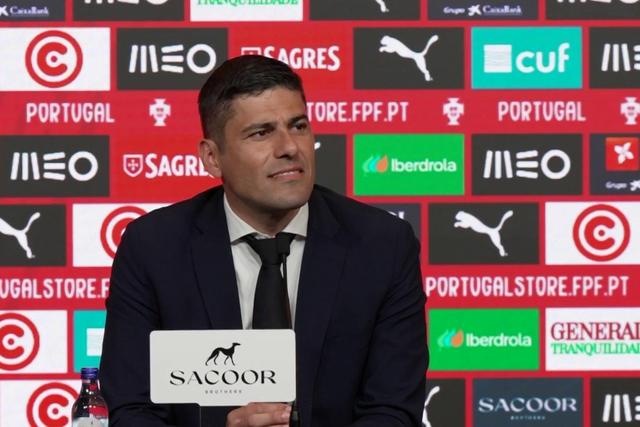 Selecionador explica aposta em jogadora que está nos Estados Unidos