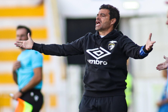 Tiago Fernandes foi um verdadeiro líder e os festejos após a última jornada a todos emocionaram — Foto: PORTIMONENSE