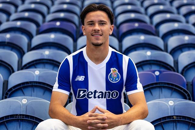 Yoan Pereira renovou pelos dragões - Foto: FC PORTO