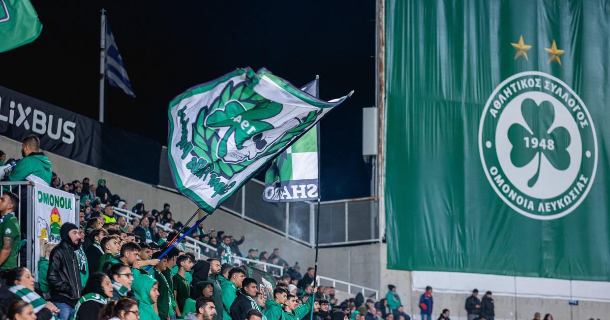 O campeão e o recém-promovido: clube dividiu-se ao meio e ambos festejam