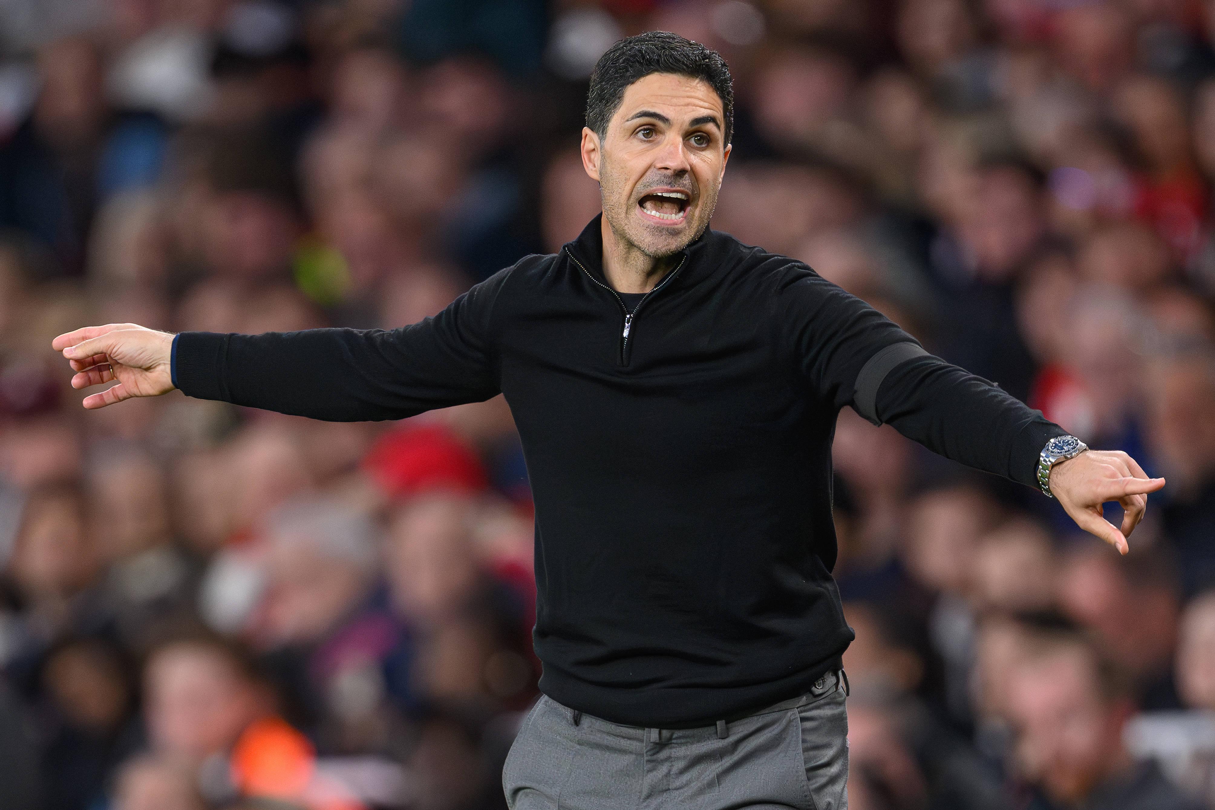 Mikel Arteta a festejar a vitória do Arsenal ao Burnley no Emirates