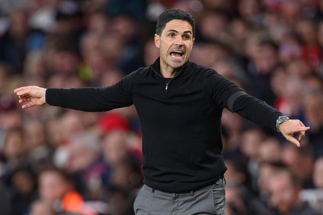Mikel Arteta a festejar a vitória do Arsenal ao Burnley no Emirates