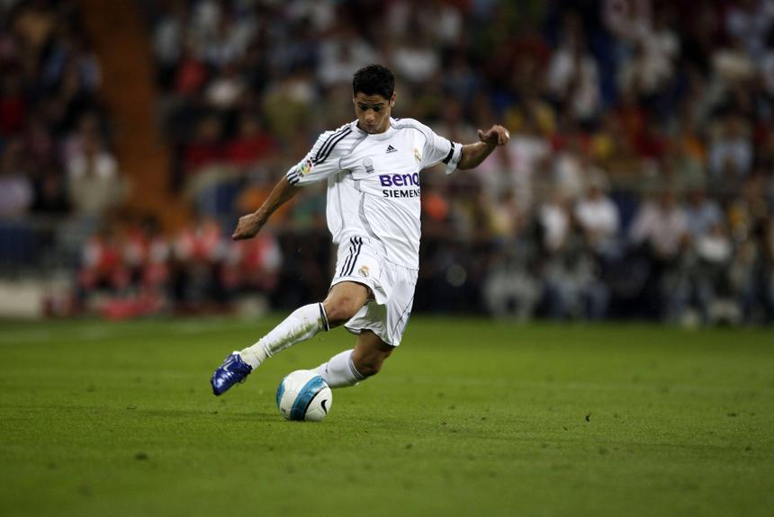 Cicinho com a camisola do Real Madrid