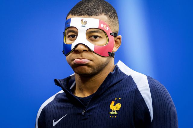 UEFA proíbe máscara de Mbappé