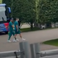 Ronaldo e Dalot passeiam no hotel e é esta a reação dos adeptos