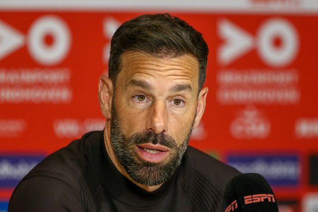 Van Nistelrooy apontado ao Burnley