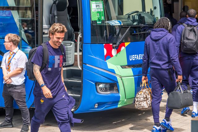 Griezmann apela ao voto mas evita polémica das eleições francesas