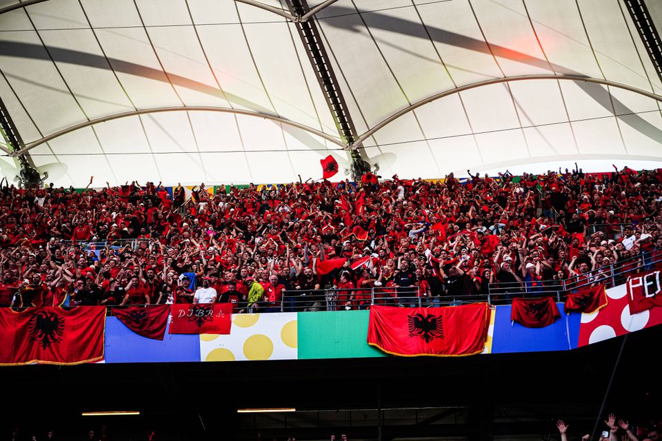 UEFA multa Albânia e Sérvia por comportamento dos adeptos na primeira jornada