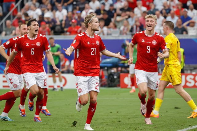 Siga aqui em direto o Dinamarca-Inglaterra