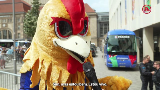 Nem a mascote de França esquece o golo de Éder
