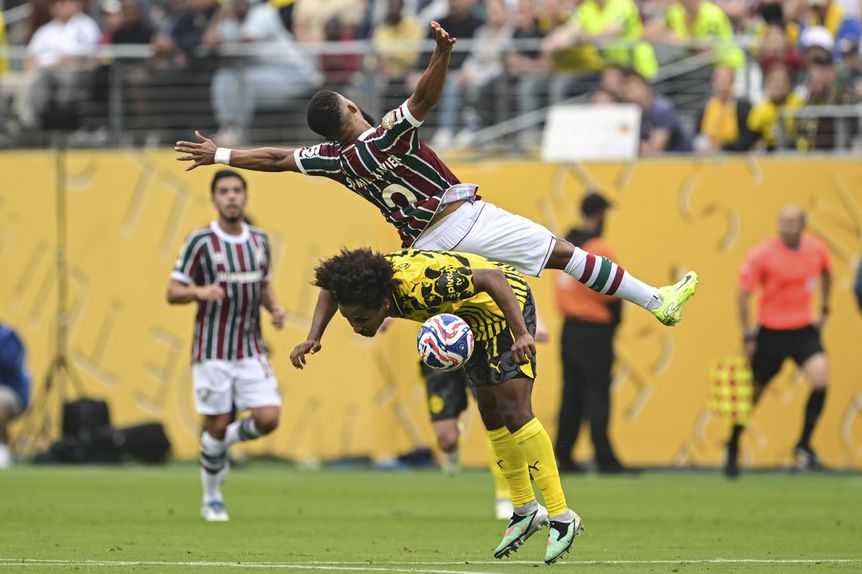 Lance aparatoso no Fluminense-Dortmund, no Mundial de Clubes, que terminou com um nulo