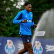Samu em ação no treino matinal desta sexta-feira (Foto: FC Porto)