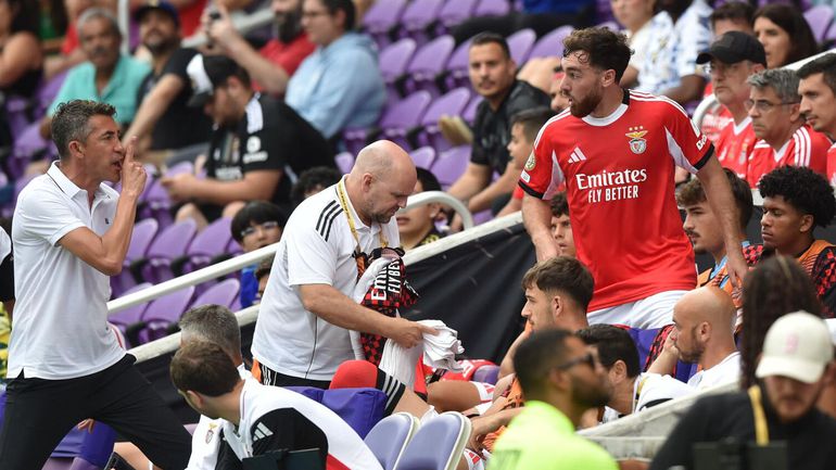 VÍDEO: Kokçu substituído e irritado com Bruno Lage