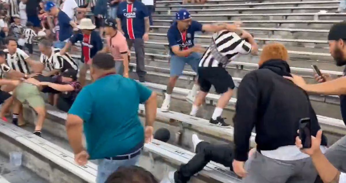 Vídeo: adeptos de Botafogo e PSG trocam socos na bancada