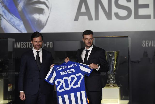 Villas-Boas durante a apresentação de Martín Anselmi (Grafislab)