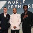 Brad Pitt e Damson Idris com Lewis Hamilton