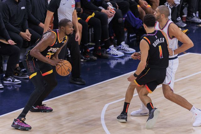 Kevin Durant em ação pelos Phoenix Suns