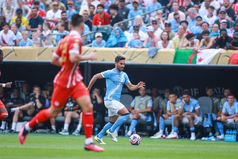 Mercado: Galatasaray tentou Bernardo Silva, mas vai levar outro médio do Man. City