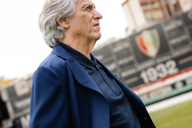 «Portugal está fora de hipótese para Jorge Jesus»