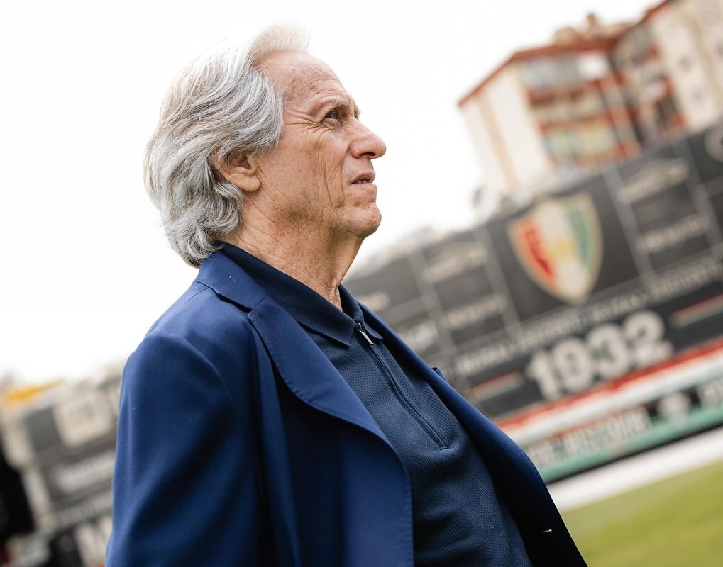 Jorge Jesus voltou às origens e visitou o Estrela da Amadora