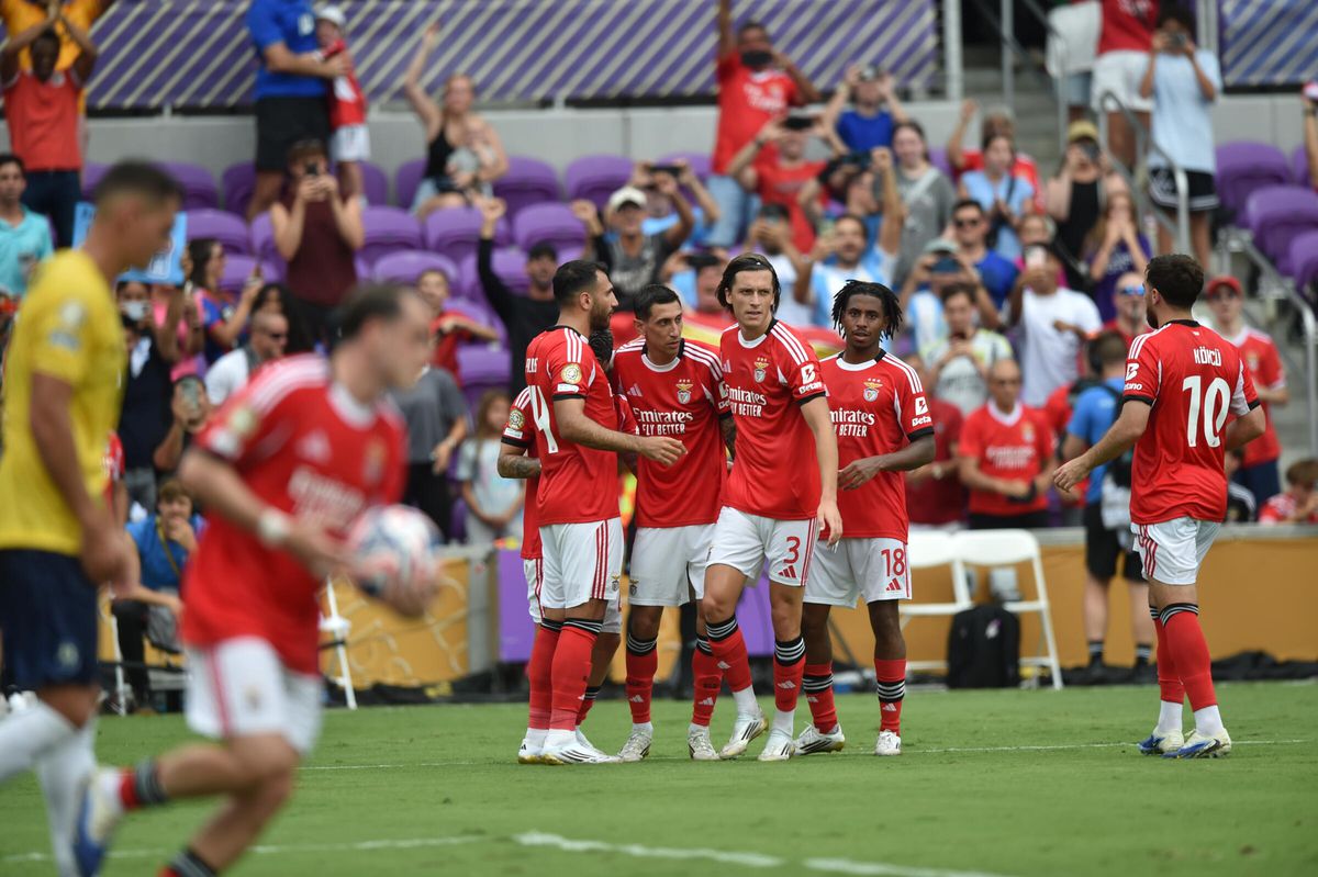 Vídeo: Leandro Barreiro faz o quarto golo do Benfica... e o quinto também!