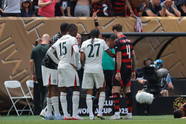 Golo português não impediu hecatombe do Chelsea diante do Flamengo