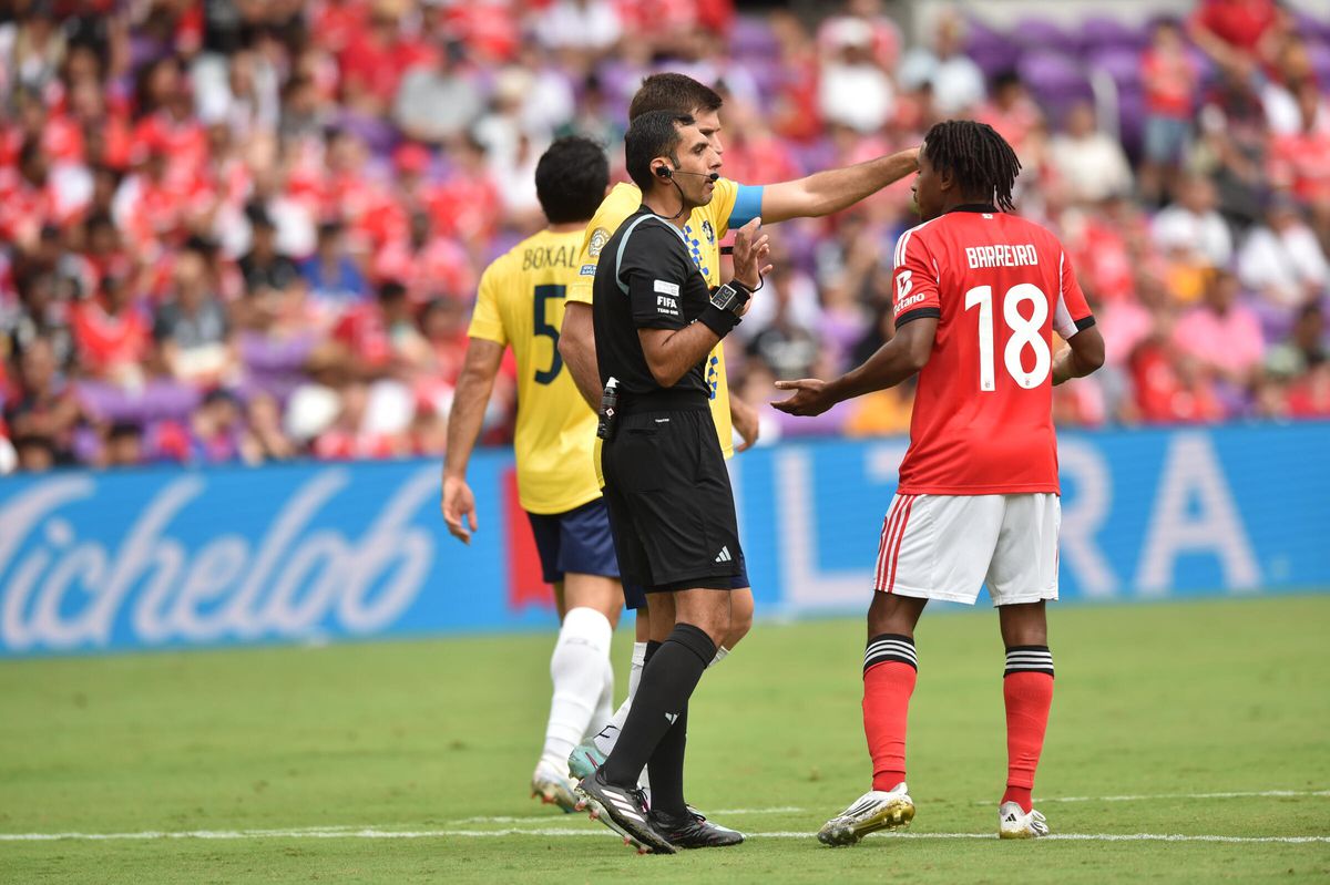 Benfica-Auckland City, 6-0 A análise de Pedro Henriques à arbitragem