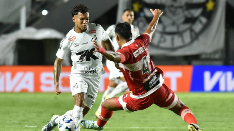 Mercado FC Porto: Santos perdeu a paciência por Gabriel Veron