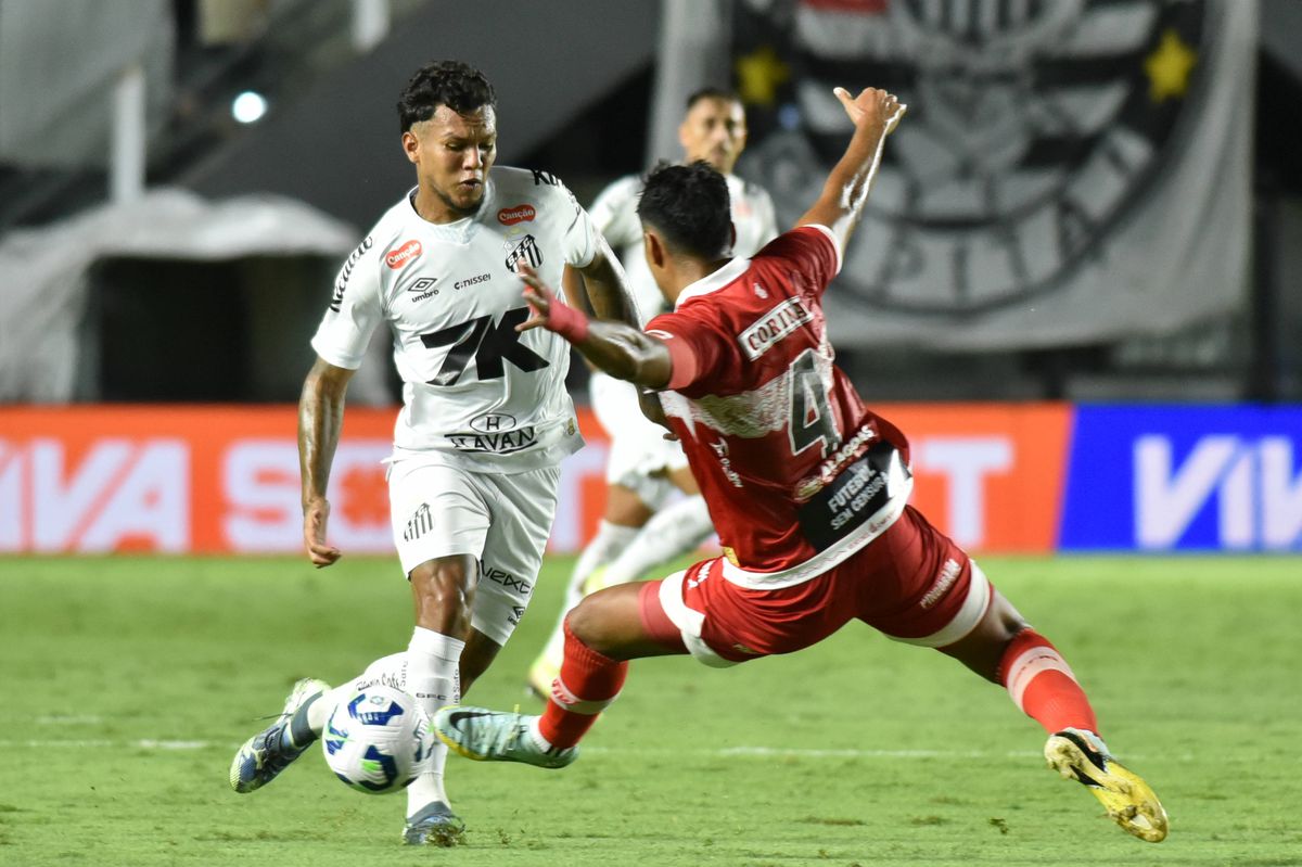 Mercado FC Porto: Santos perdeu a paciência por Gabriel Veron