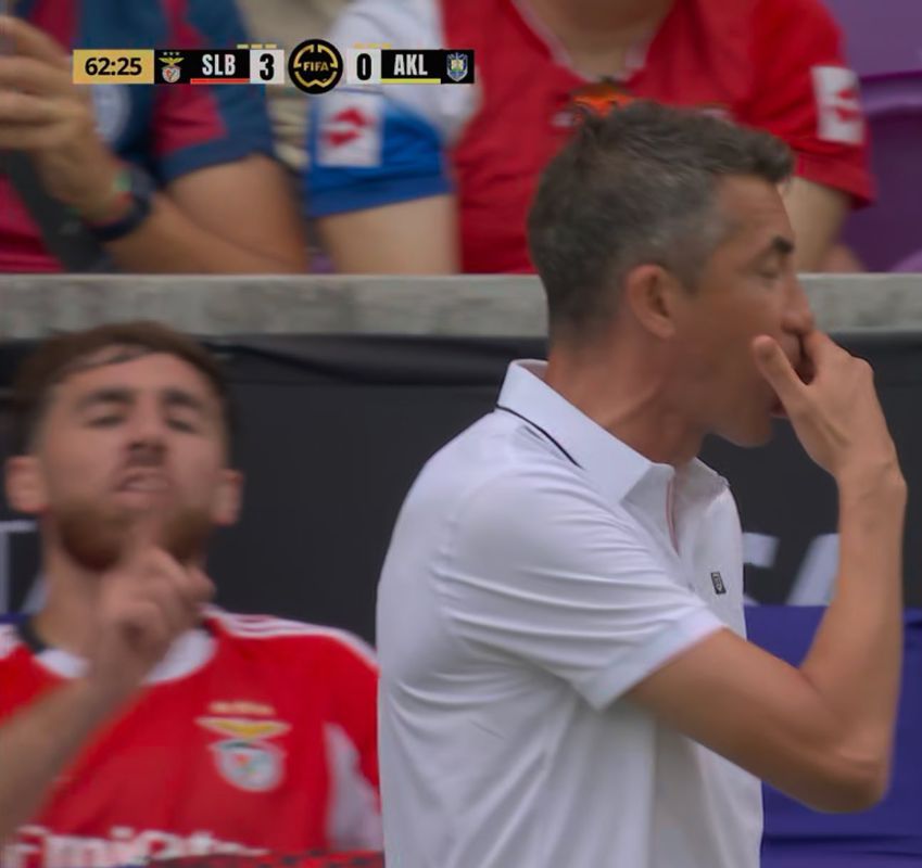 VÍDEO: Kokçu substituído e irritado com Bruno Lage