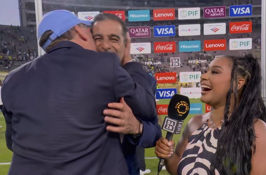 Beijo de Textor a Renato Paiva