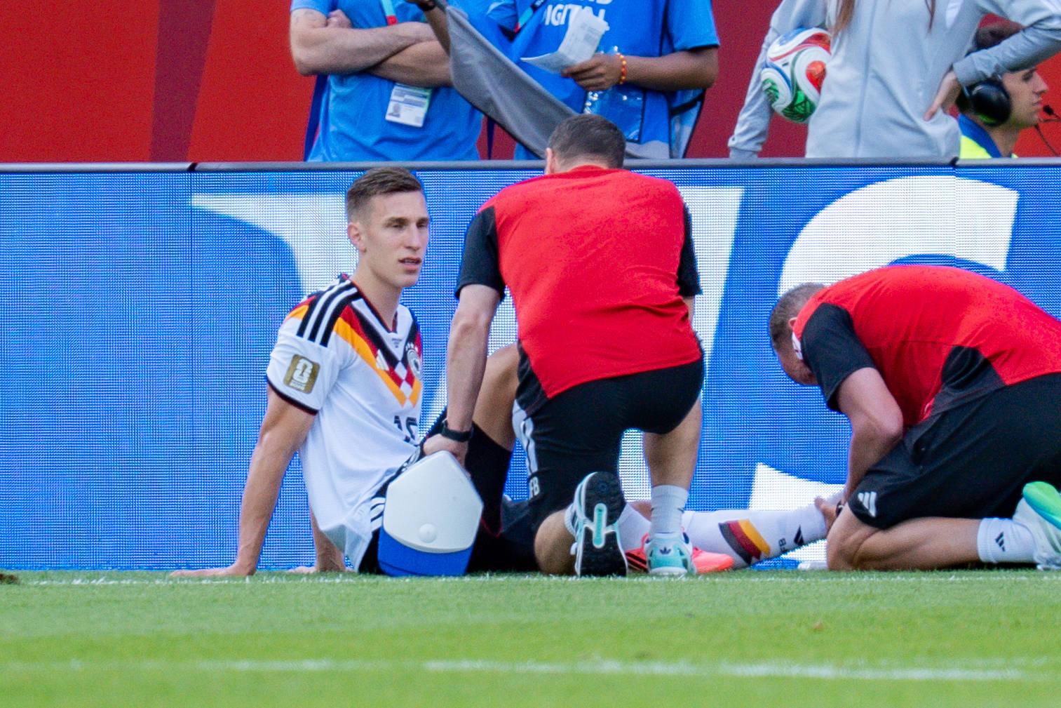Schlotterbeck precisou de assistência médica Foto: IMAGO