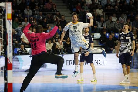 António Areia oficializado no Caen