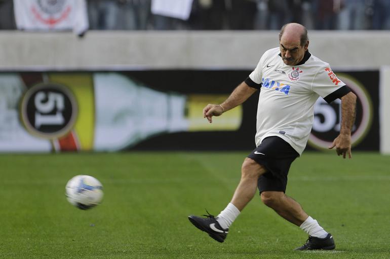 Rivelino é um dos mais talentosos jogadores da história do futebol, tendo sido campeão do Mundo pelo Brasil em 1970. Tinha pendurado as chuteiras, mas voltou para ajudar o Al Hilal da Arábia Saudita - FOTO: Imago