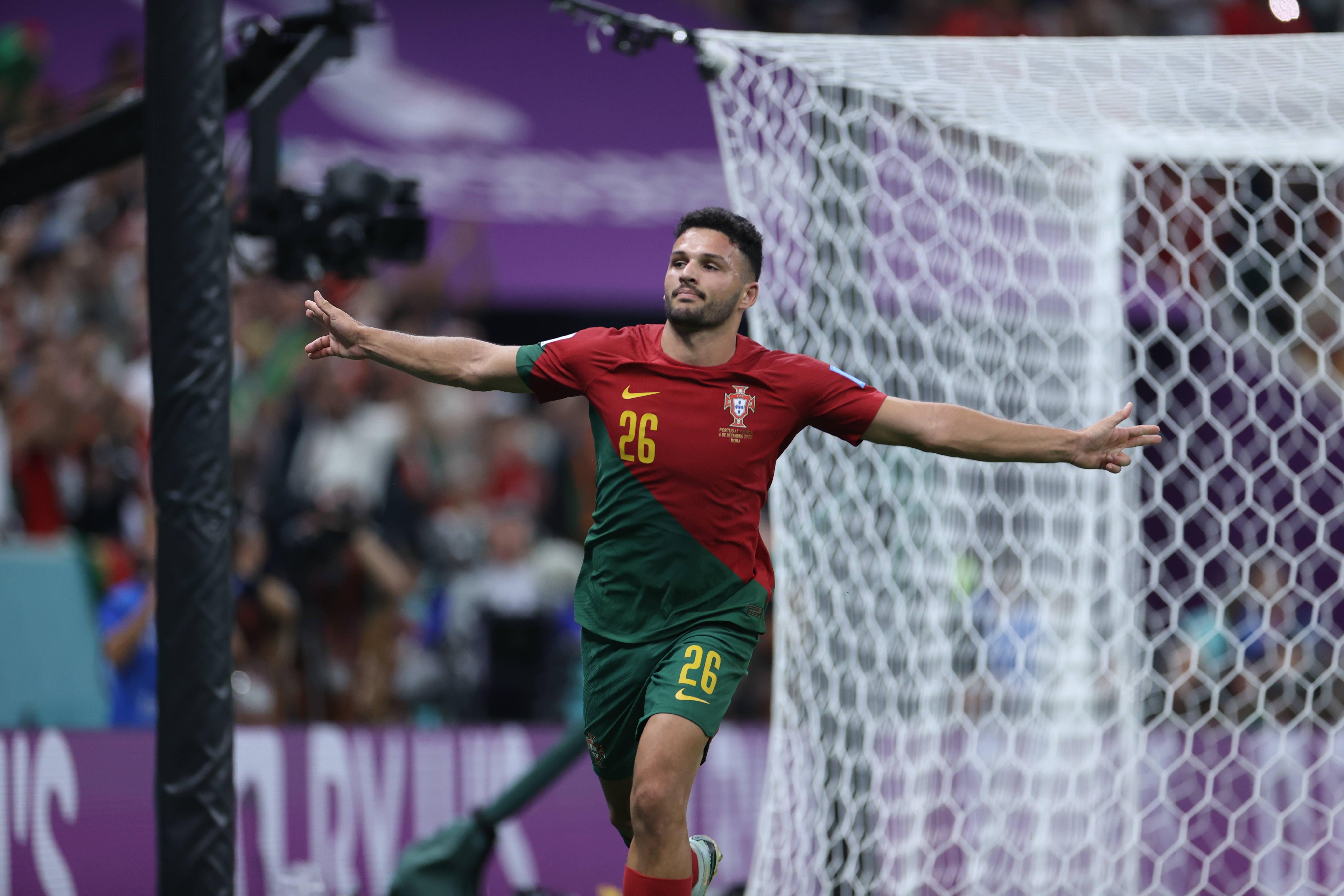 Gonçalo Ramos - três golos em cinco jogos (2022 2 2026). Após jogar apenas 10 minutos na fase de grupos no Qatar, Ramos foi titular contra a Suíça e assinou um hat-trick. Tem apenas 160 minutos em Mundiais, mas está a um golo do pódio