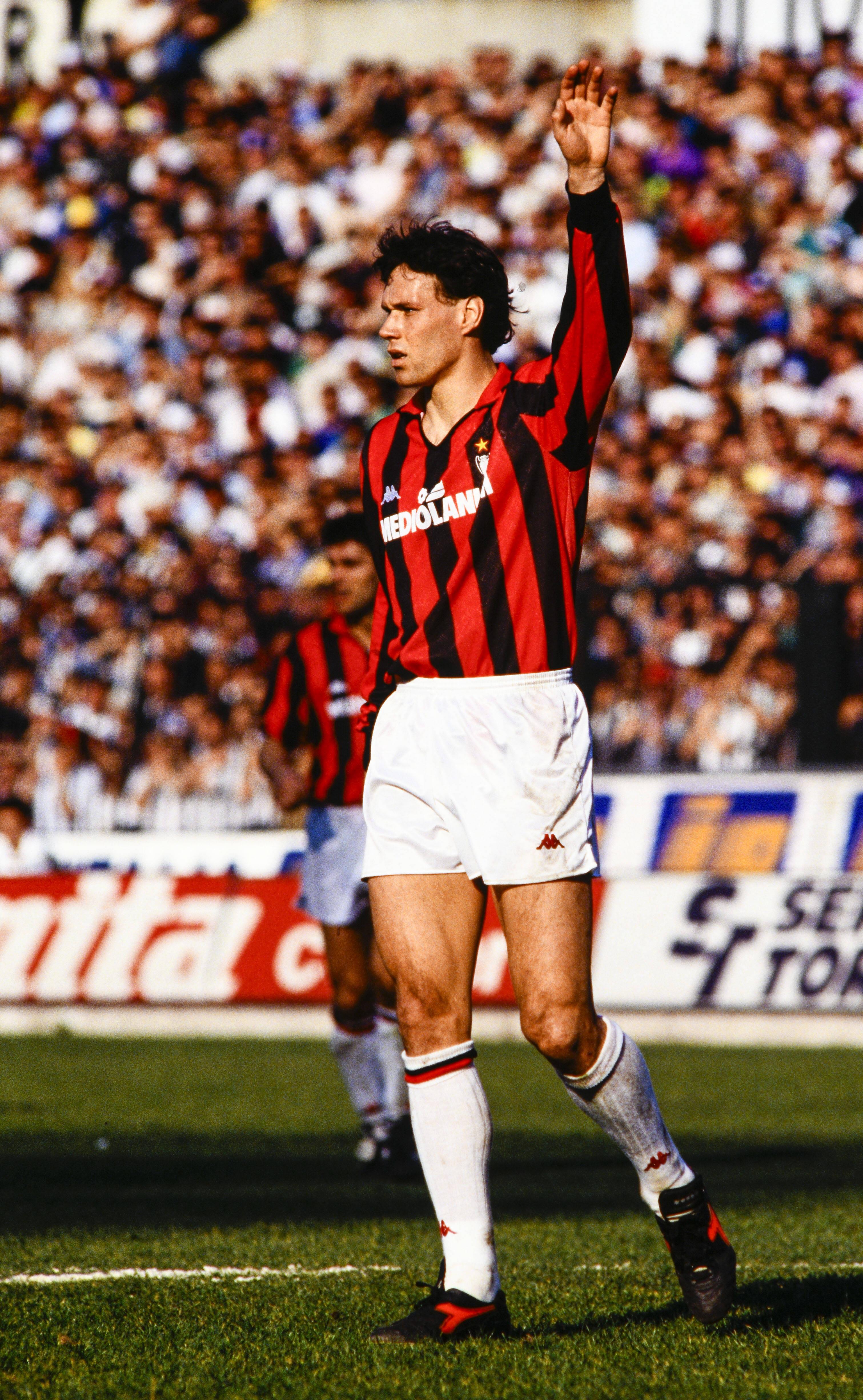 Mundial 1990 – Marco van Basten (Países Baixos) — não esteve em bom plano e a seleção neerlandesa foi eliminada pela Alemanha nos oitavos