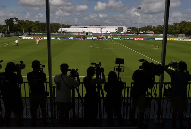 São dezenas os jornalistas estrangeiros que acompanham diariamente a Seleção em Palm Beach - Foto: MIGUEL NUNES